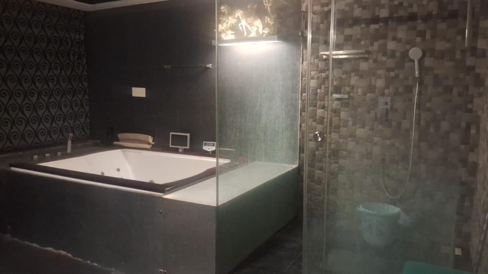 بيت شباب Tvh Park Rozalia شيناي المظهر الخارجي الصورة